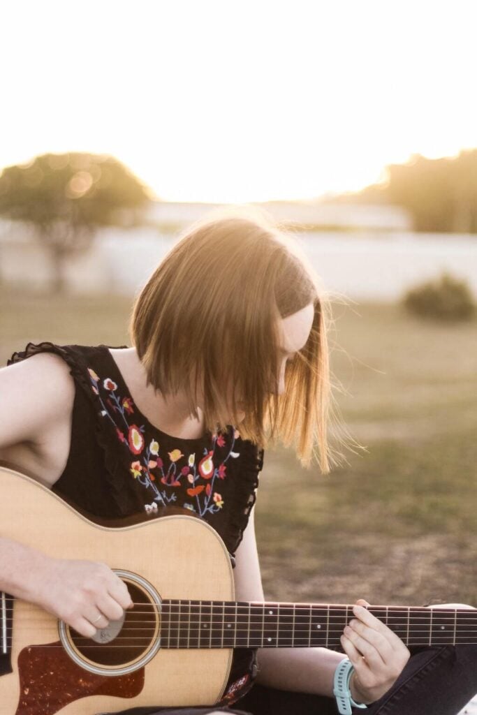 How to write a song on guitar